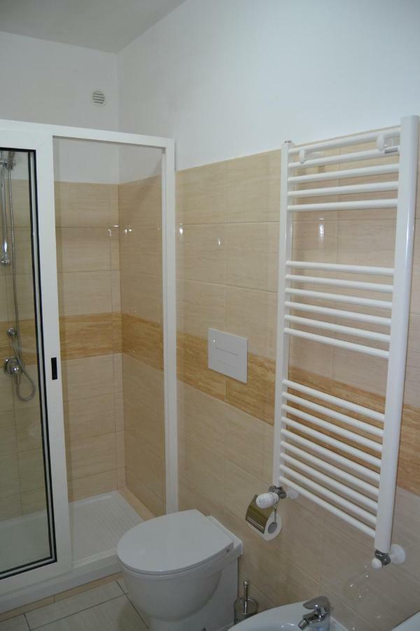 Guesthouse Holiday Formia Beach Exteriör bild