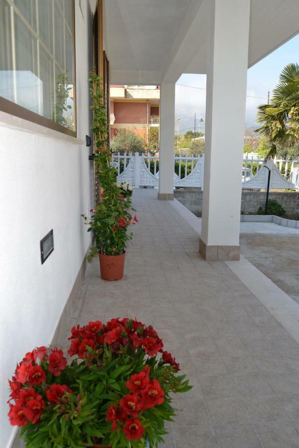 Guesthouse Holiday Formia Beach Exteriör bild
