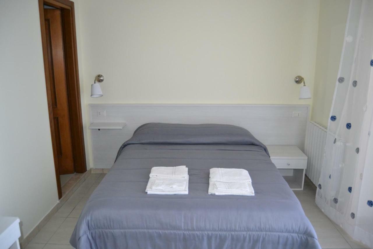 Guesthouse Holiday Formia Beach Exteriör bild