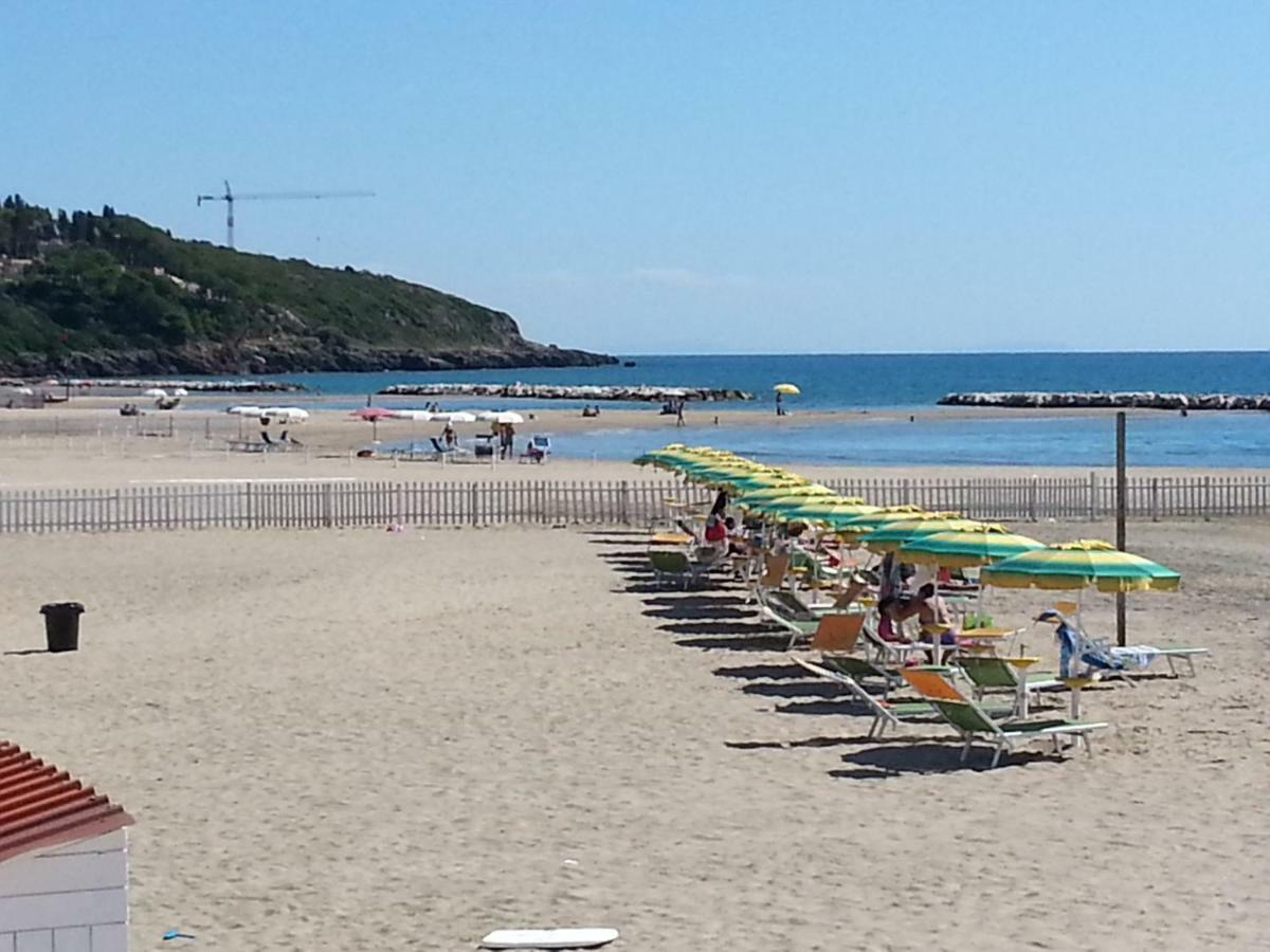 Guesthouse Holiday Formia Beach Exteriör bild