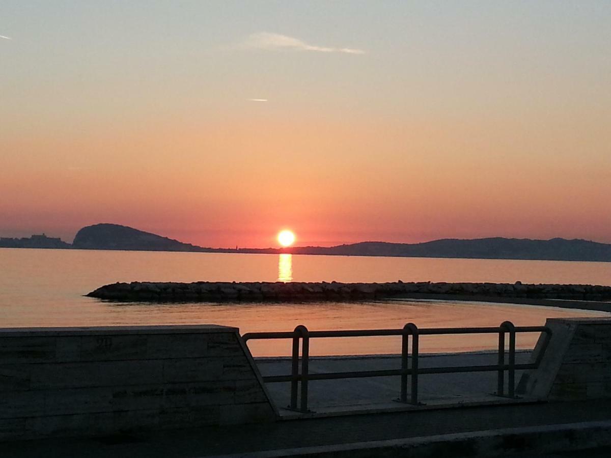 Guesthouse Holiday Formia Beach Exteriör bild