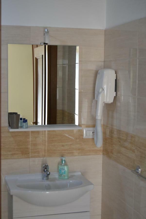 Guesthouse Holiday Formia Beach Exteriör bild