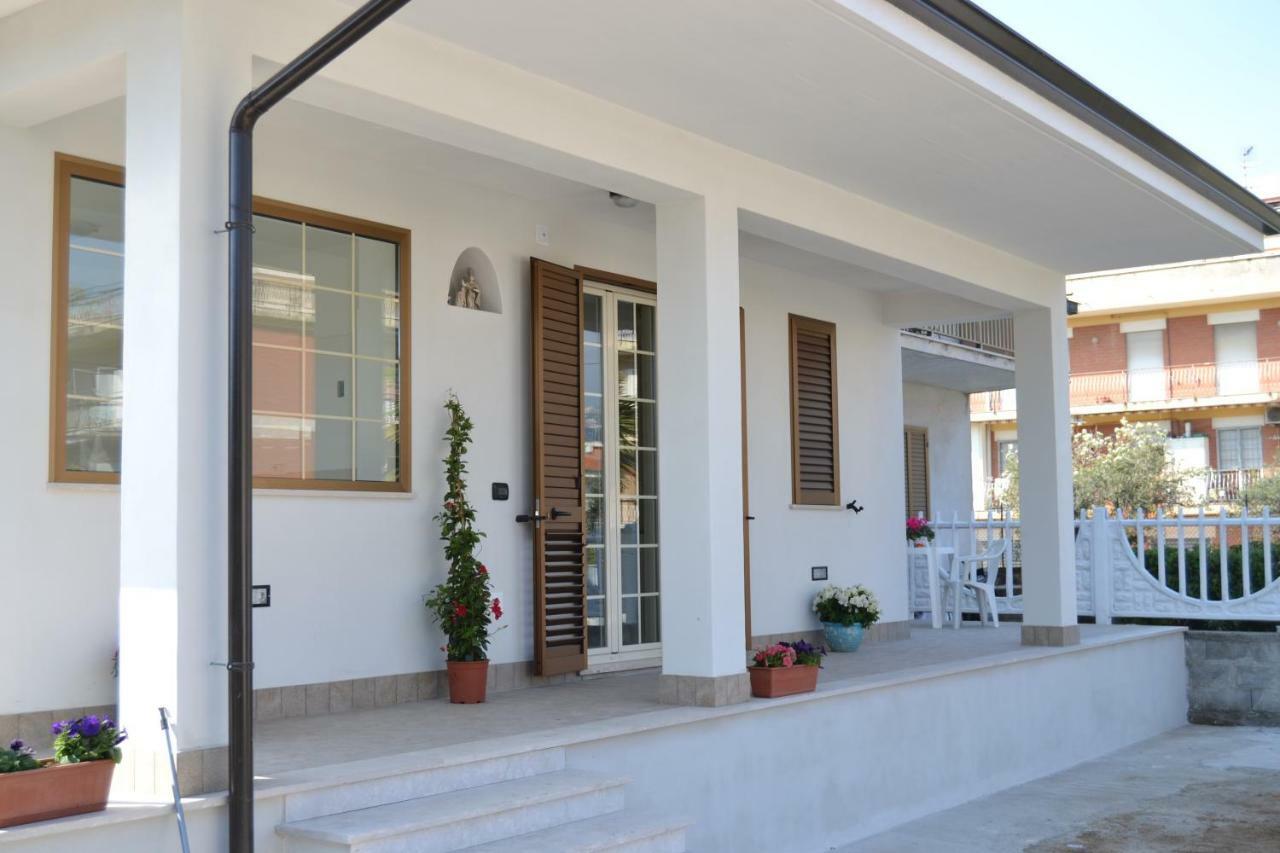 Guesthouse Holiday Formia Beach Exteriör bild