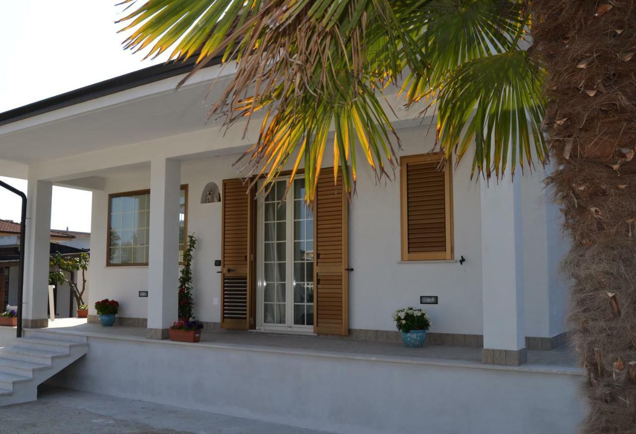 Guesthouse Holiday Formia Beach Exteriör bild
