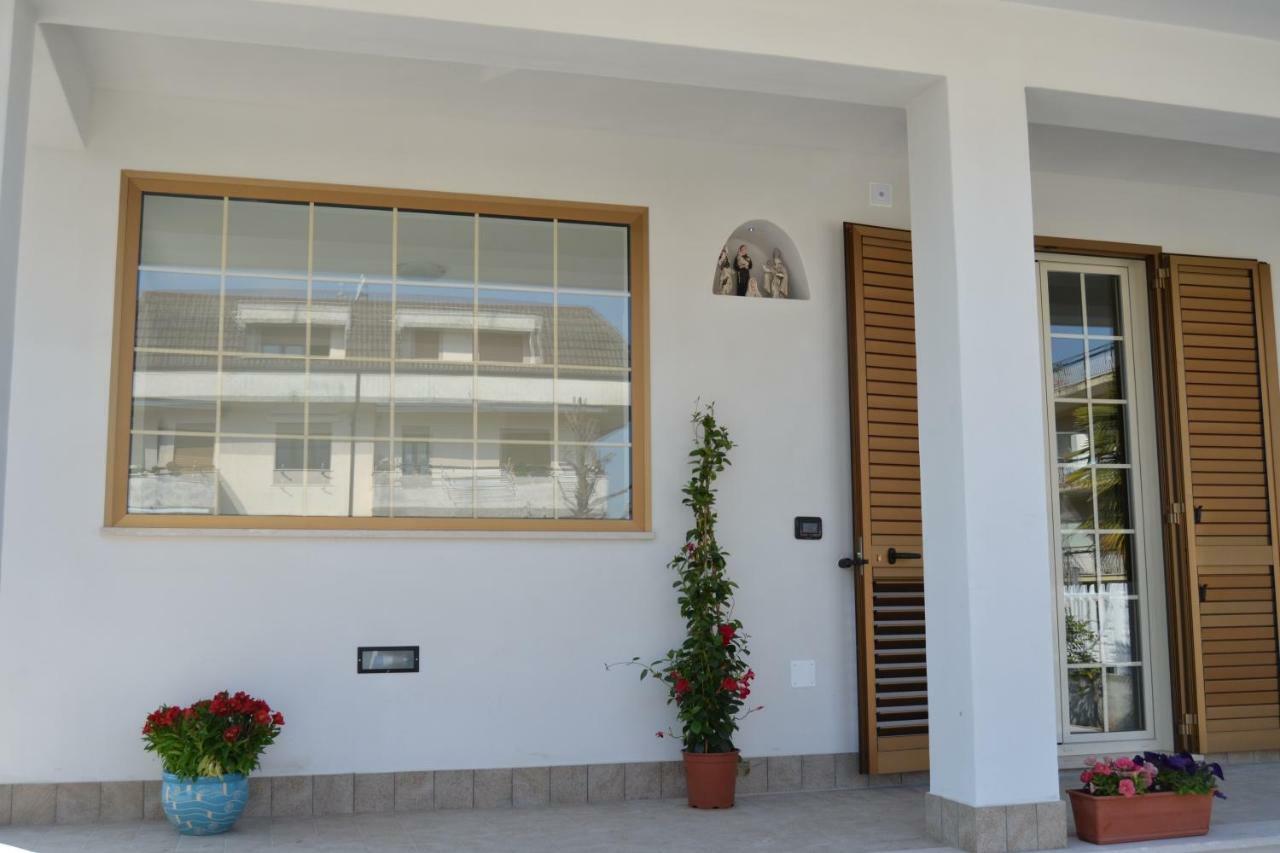 Guesthouse Holiday Formia Beach Exteriör bild