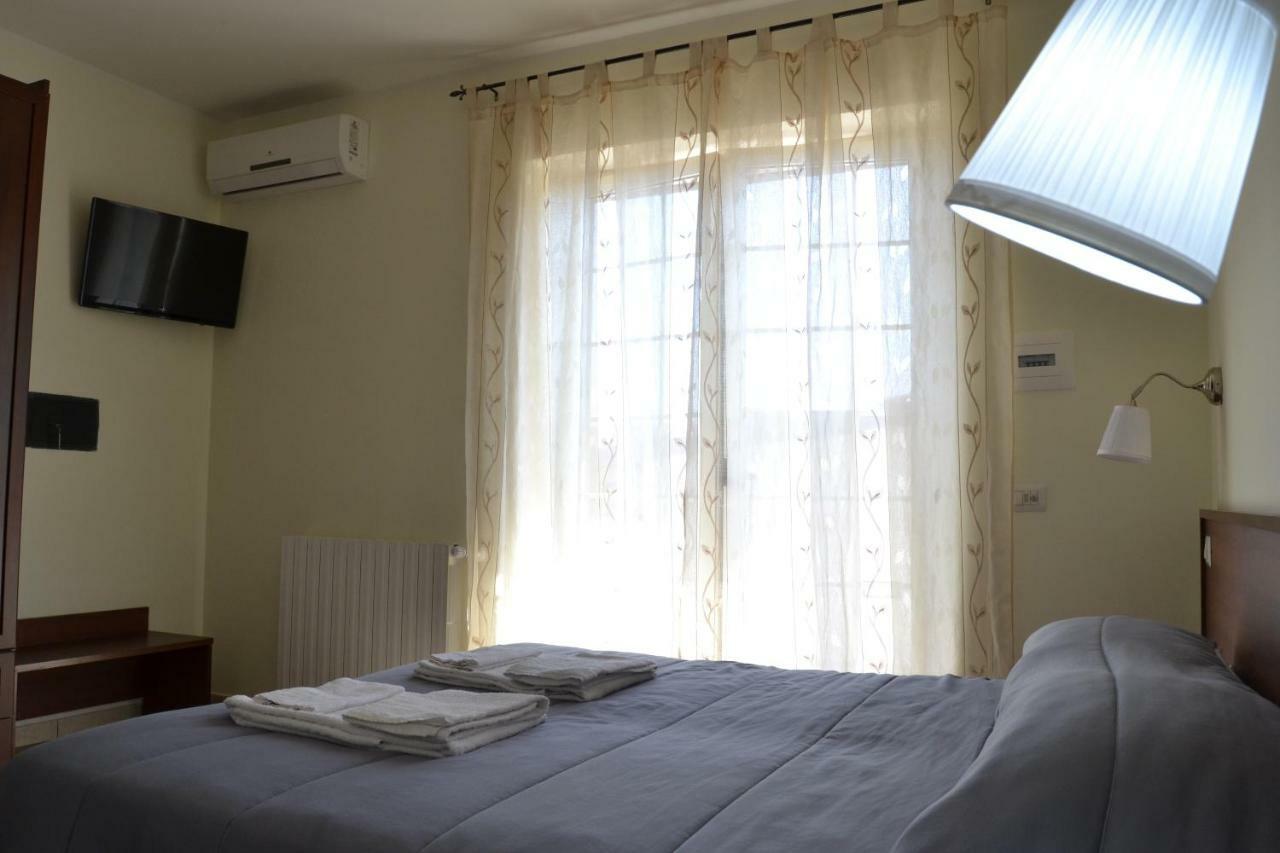 Guesthouse Holiday Formia Beach Exteriör bild