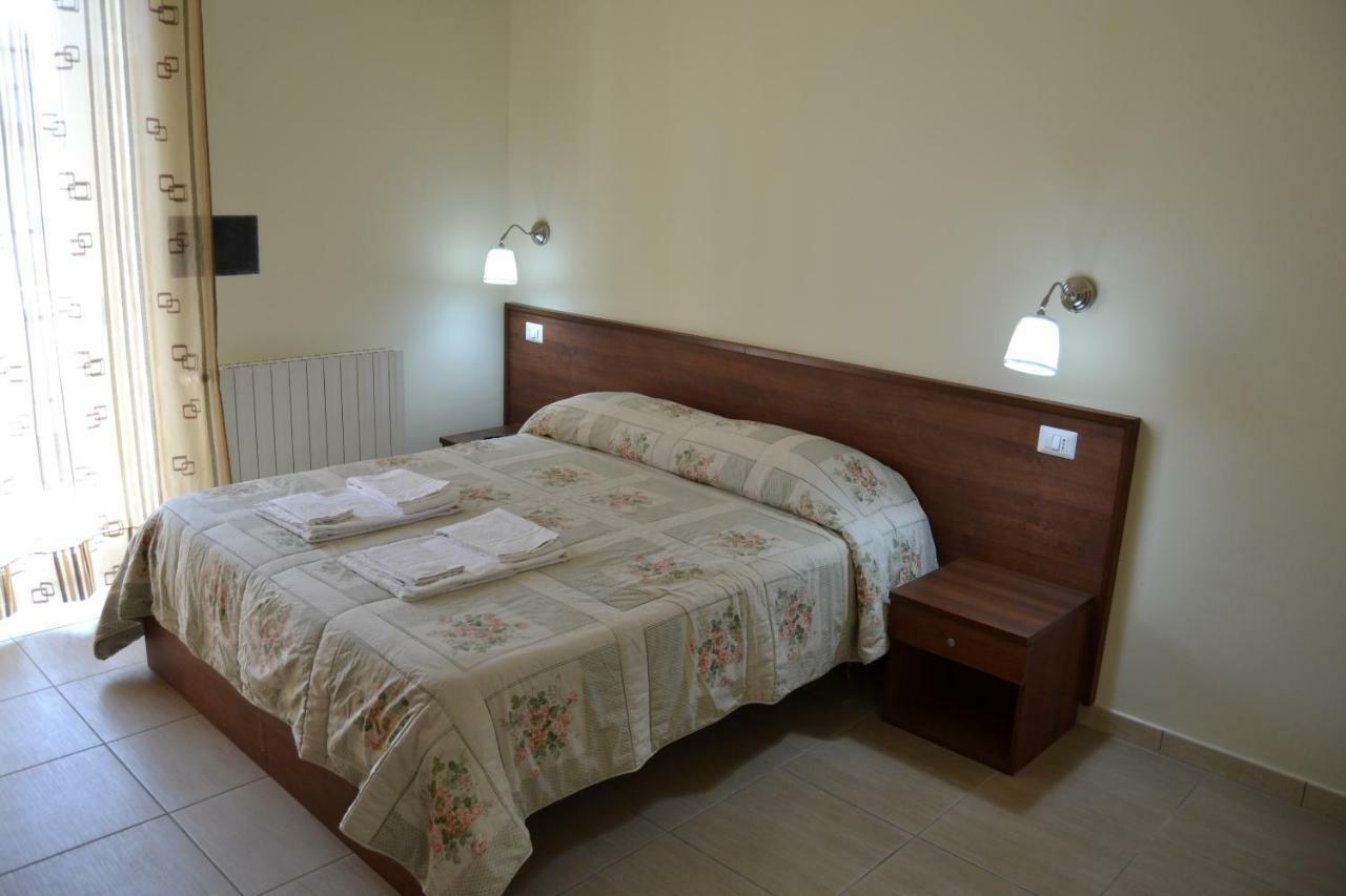 Guesthouse Holiday Formia Beach Exteriör bild