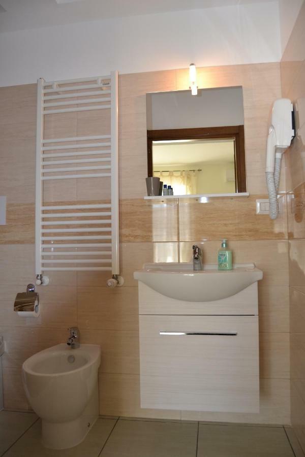 Guesthouse Holiday Formia Beach Exteriör bild