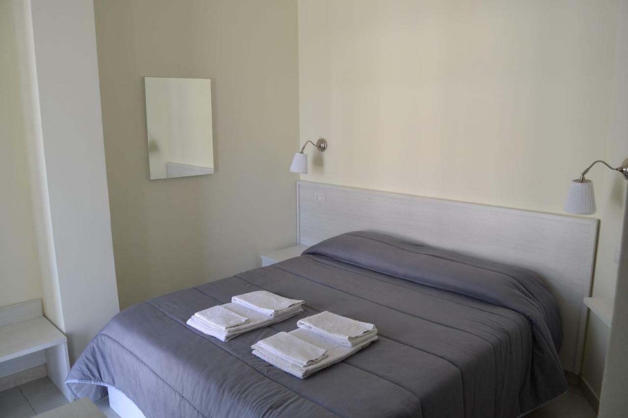 Guesthouse Holiday Formia Beach Exteriör bild