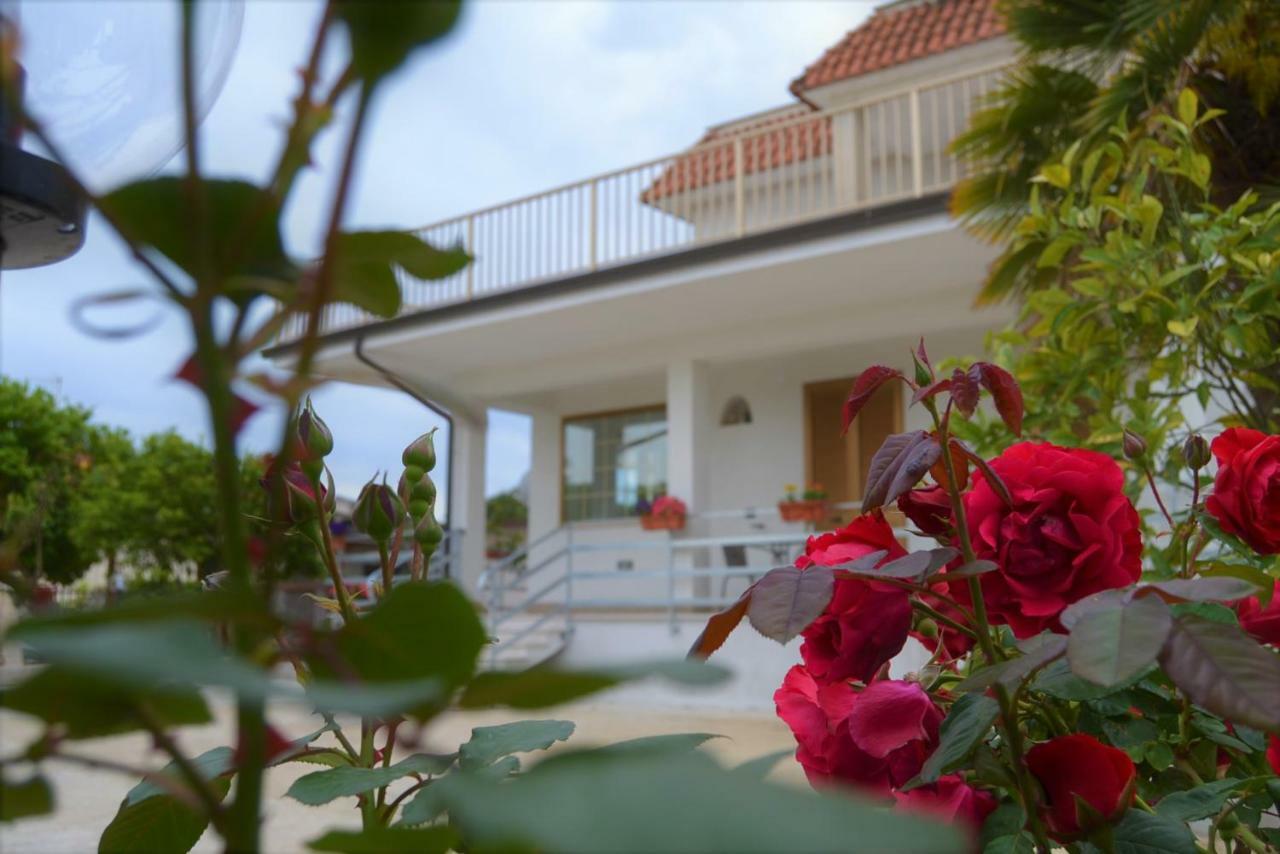 Guesthouse Holiday Formia Beach Exteriör bild