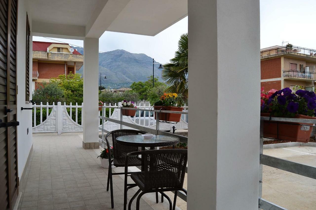 Guesthouse Holiday Formia Beach Exteriör bild