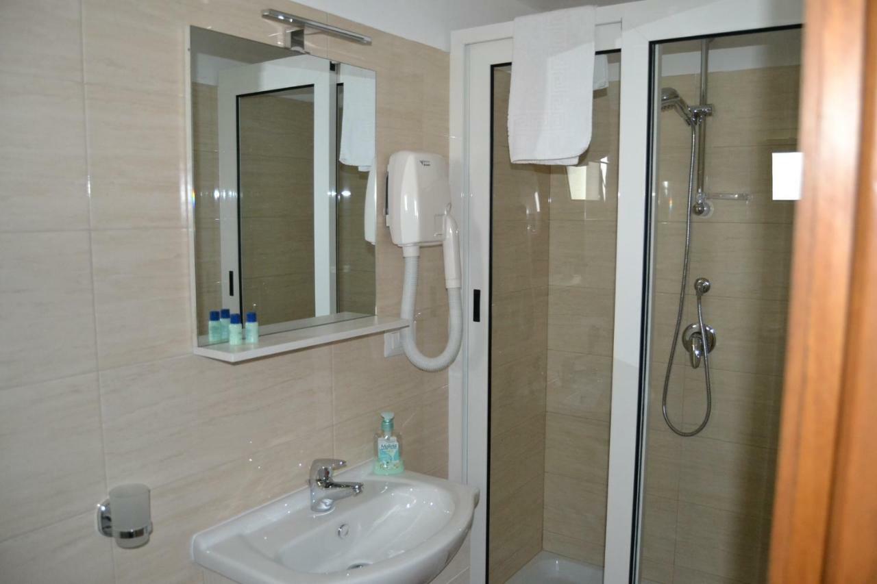 Guesthouse Holiday Formia Beach Exteriör bild
