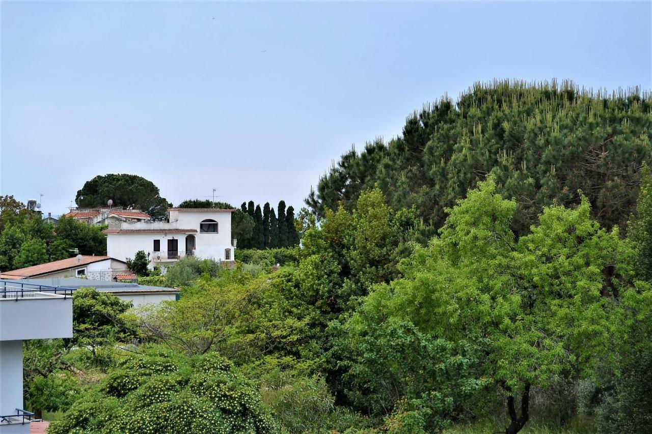 Guesthouse Holiday Formia Beach Exteriör bild