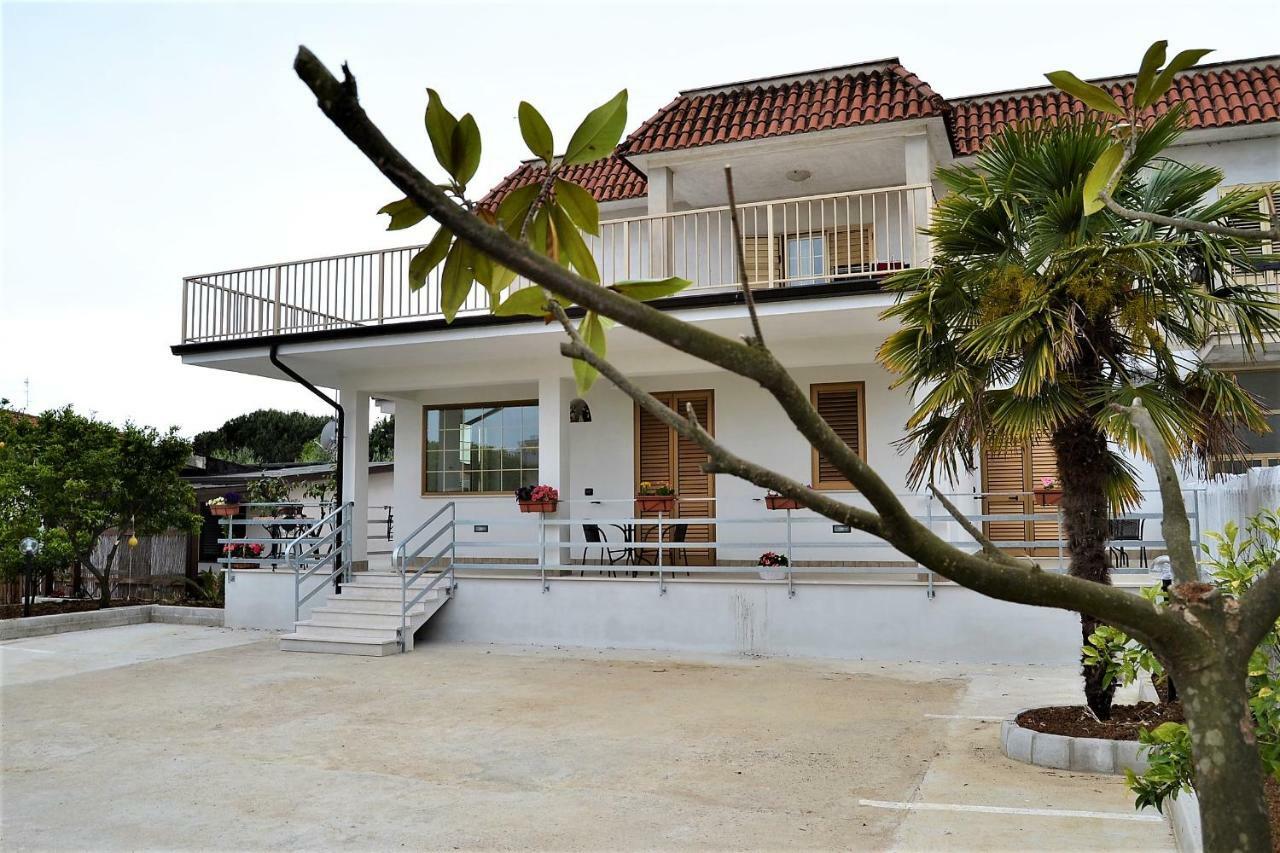 Guesthouse Holiday Formia Beach Exteriör bild