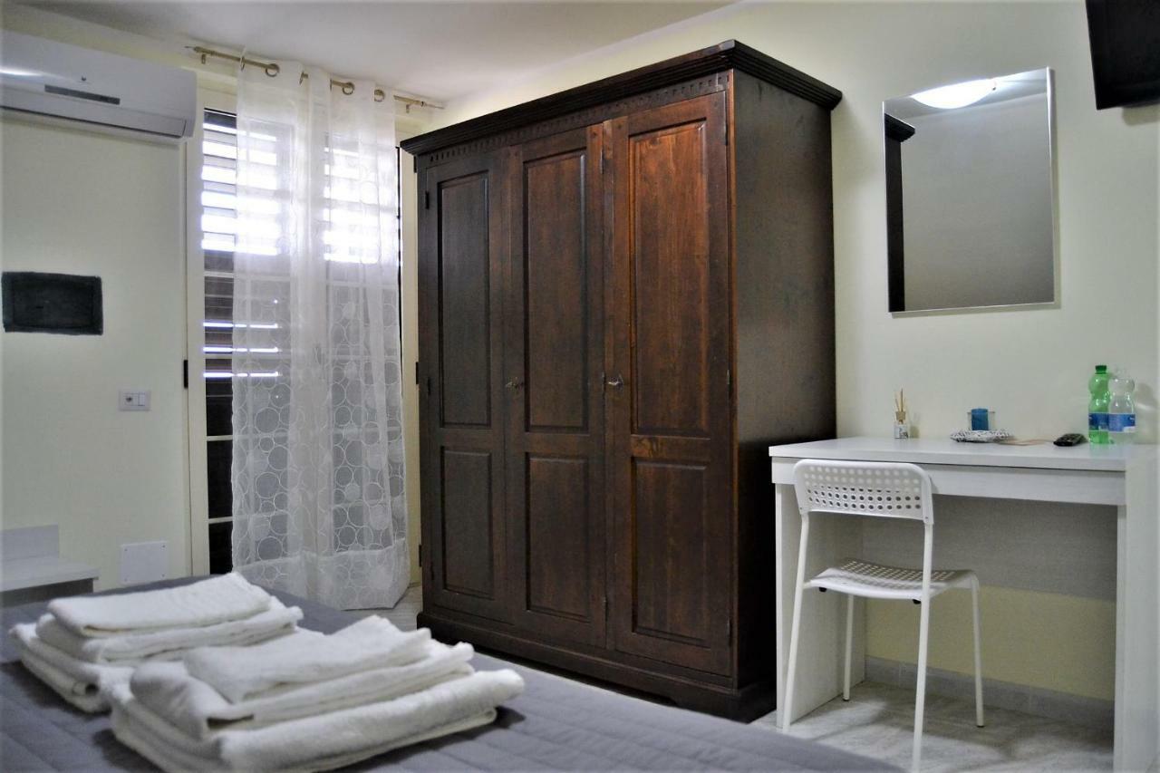 Guesthouse Holiday Formia Beach Exteriör bild