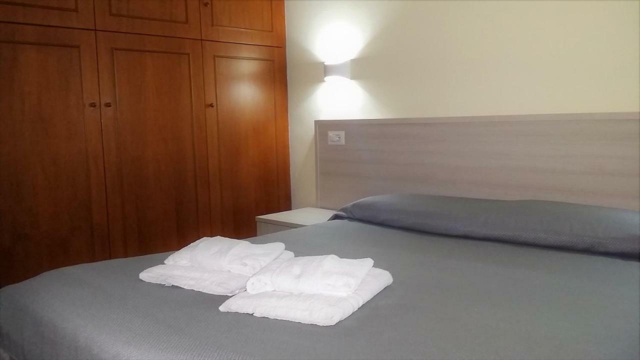 Guesthouse Holiday Formia Beach Exteriör bild